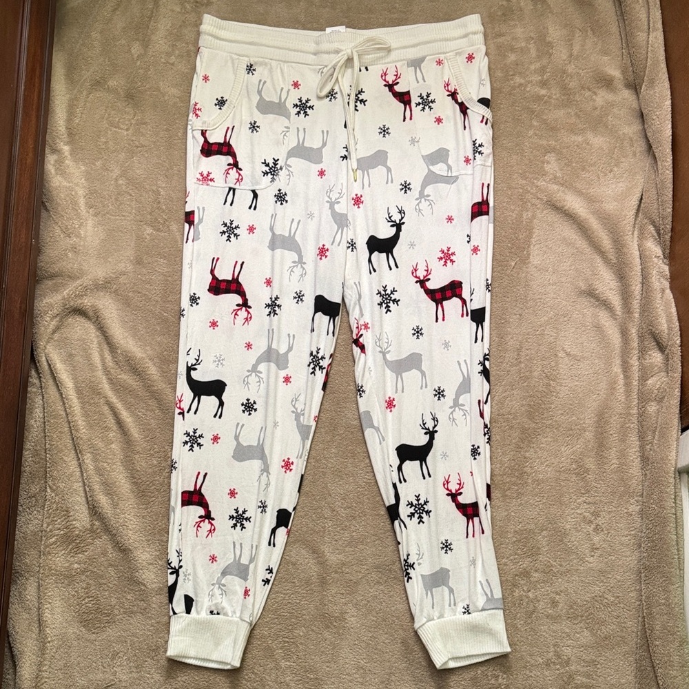 NWOT -Large - Secret Treasures Cream Pajama Bottoms with Reindeer and Snowflakes